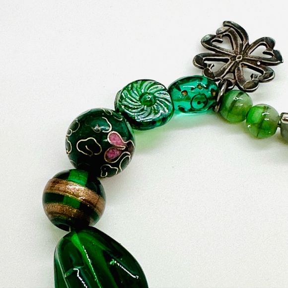 Green Cloisonné Glass Clover Bead Bracelet - Picture 4 of 12